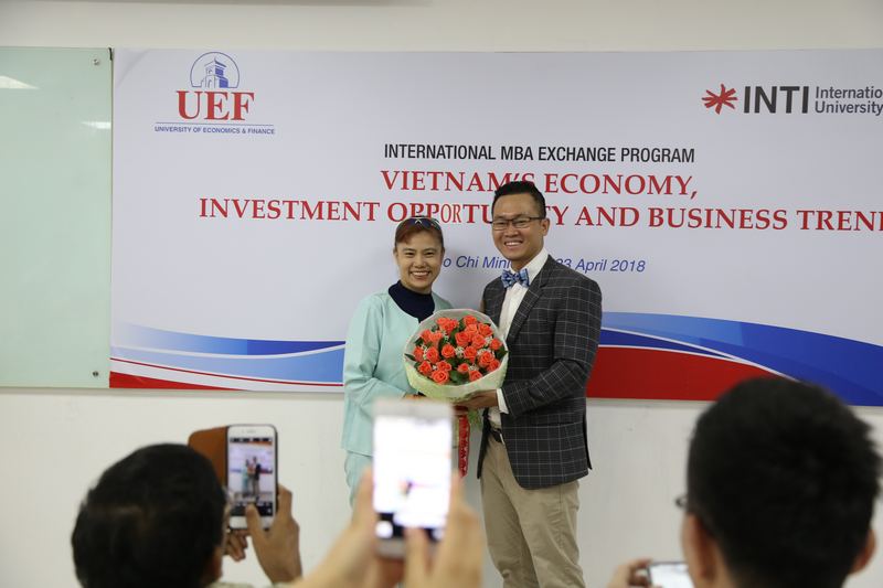 Đoàn INTI đến UE 2F