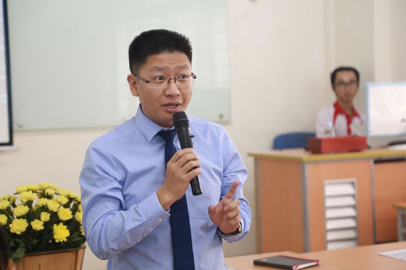  Sinh viên UEF có cơ hội giao lưu trực tiếp với các diễn giàu kinh nghiệm trong lĩnh vực chứng khoán