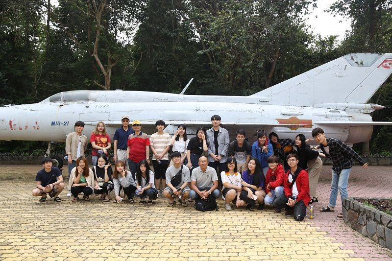 Woosong đi địa đạo Củ Chi