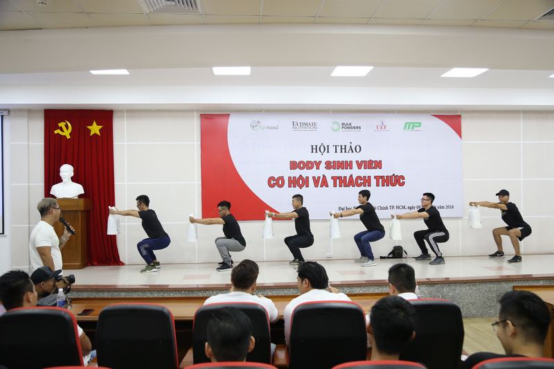 UEF - body sinh viên 4