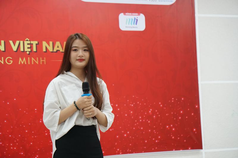 Hoa khôi sinh viên 9