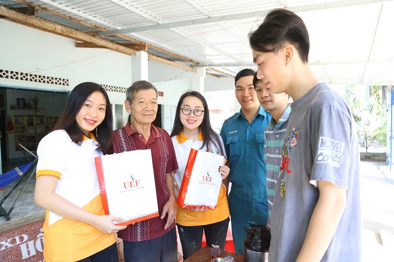 UEF giáng sinh tình nguyện 88