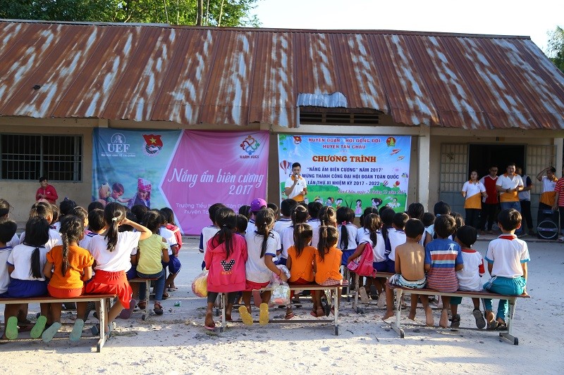 UEF giáng sinh tình nguyện 8