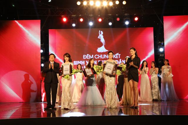 Sinh viên duyên dáng, tài năng UEF 2016