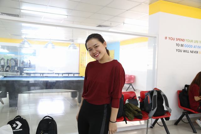 Biên đạo, dancer Huỳnh Mến truyền đạt nhiều kinh nghiệm giá trị,  giúp các bạn của 2 nhóm nhảy lựa chọn được bài thi phù hợp nhất với phong cách của các thành viên