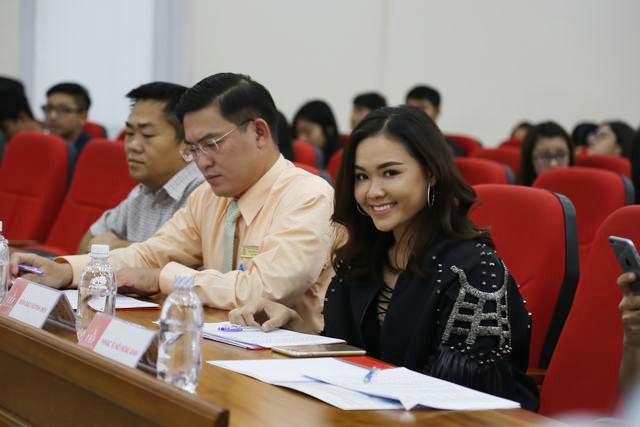 Sinh viên duyên dáng, tài năng UEF 2016