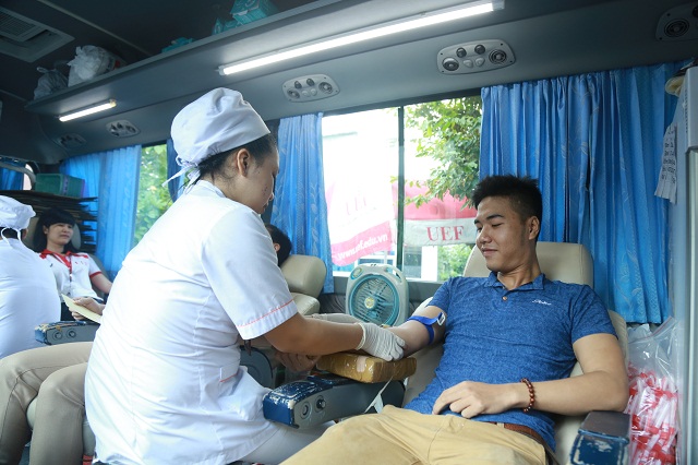 Nhiều bạn cho biết: “Đây là lần đầu tiên em hiếu máu, tuy có chút hồi hộp nhưng vẫn tích cực tham gia vì đây là hoạt động có ý nghĩa hết sức cao đẹp”