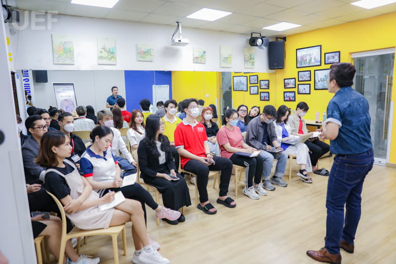 training-kynang-thuyettrinh