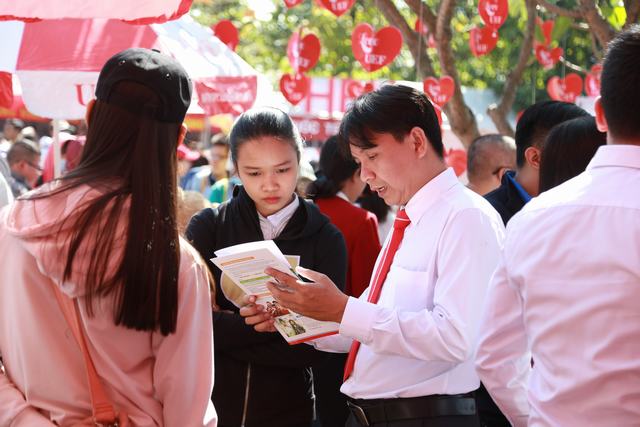 UEF tham gia tư vấn mùa thi 2017