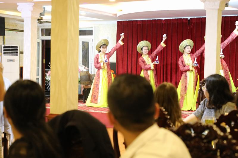 plus 3 tiệc chào mừng