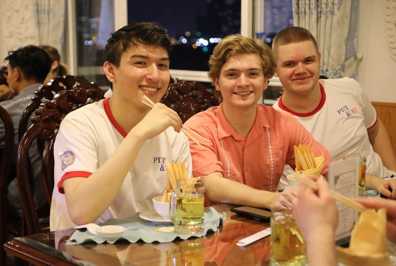 plus 3 tiệc chào mừng 5