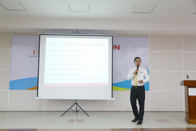 Sinh hoạt đầu khóa UEF 2017 1