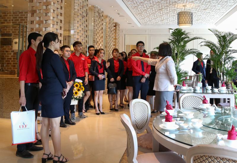 tham quan khách sạn intercontinental 6