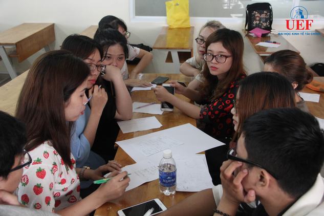 Sinh viên UEF sôi nổi định hướng tương lai với diễn giả Pieter Bon 