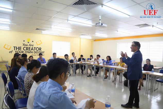 Sinh viên UEF sôi nổi định hướng tương lai với diễn giả Pieter Bon 