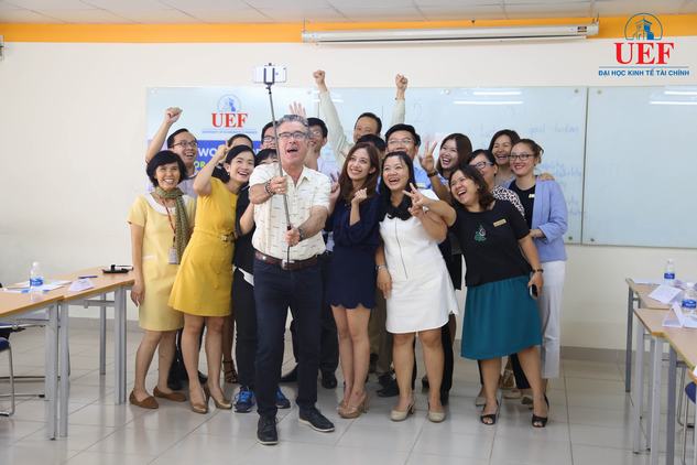 Sinh viên UEF sôi nổi định hướng tương lai với diễn giả Pieter Bon 