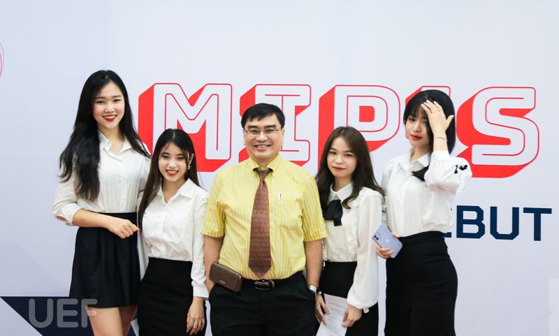 ra mắt CLB Mip