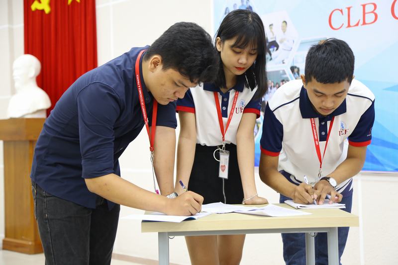 Biện luận sinh viên UEF 1