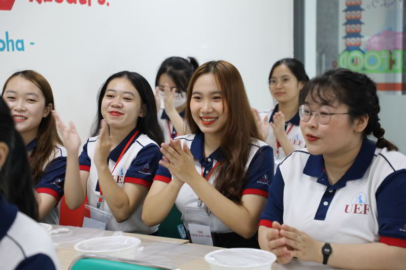 Làm bánh trung thu