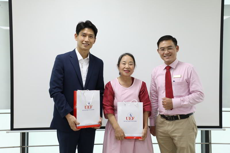 Làm bánh trung thu