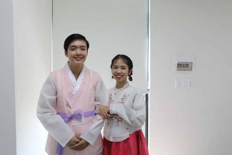 Làm bánh trung thu