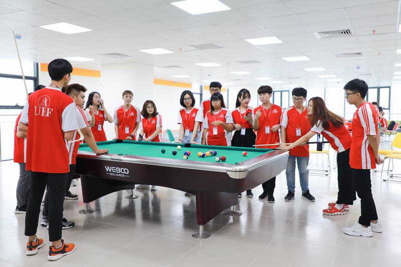 Tân sinh viên ngày đầu đi học