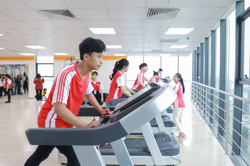 Tân sinh viên ngày đầu đi học