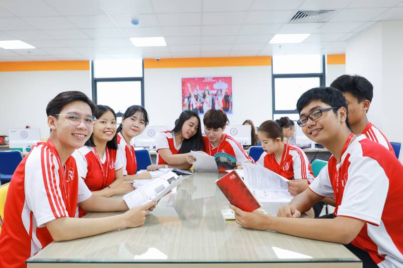 Tân sinh viên ngày đầu đi học