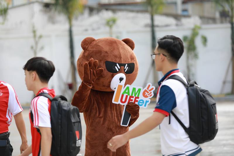 Tân sinh viên UEF ngày đầu đi học