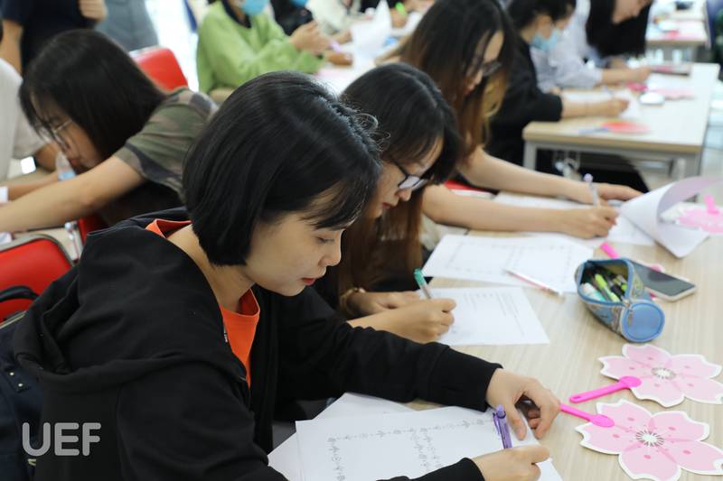 làm thiệp năm mới