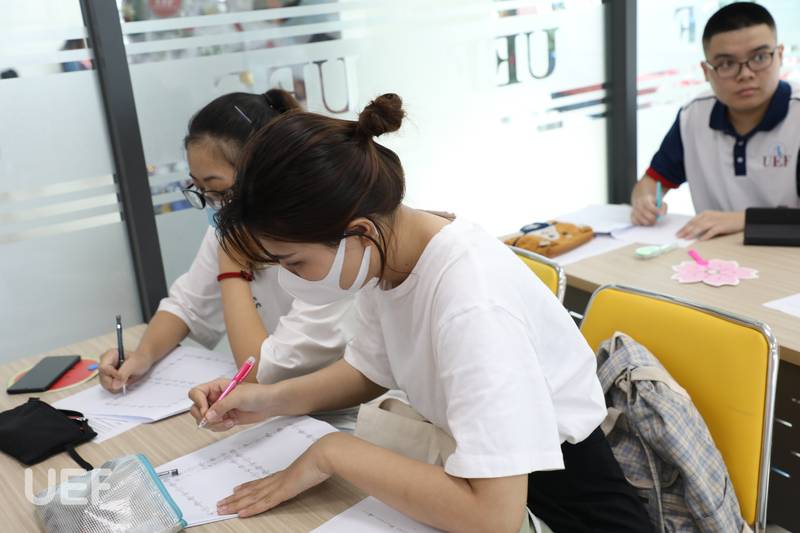 làm thiệp năm mới