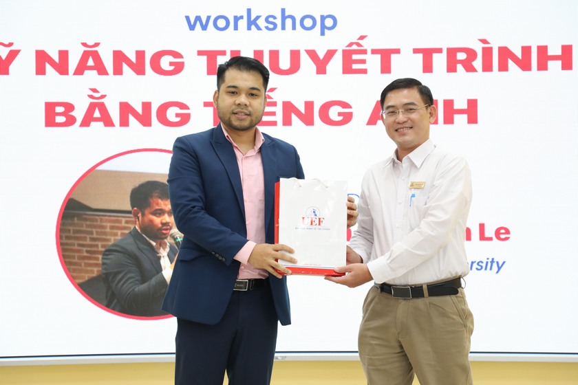 Thuyết trình bằng tiếng Anh