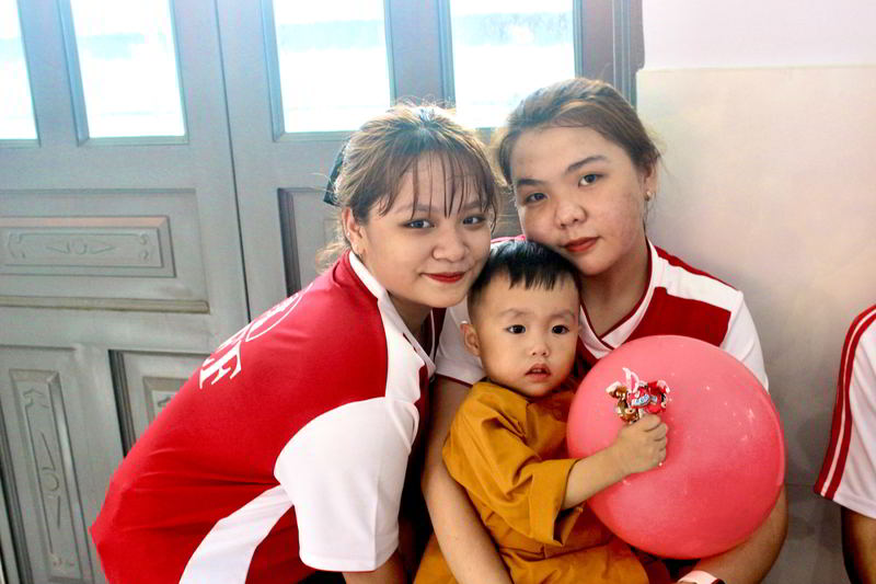 Vầng trăng yêu thương