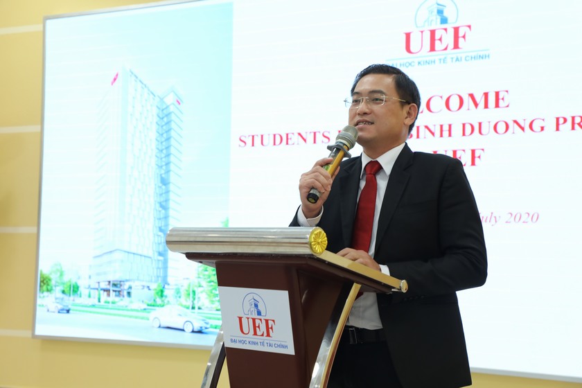 Đón đoàn học sinh tham quan UEF