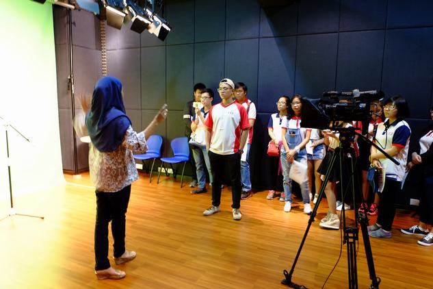 Đoàn sinh viên UEF hào hứng “mục sở thị” Đại học SEGi 