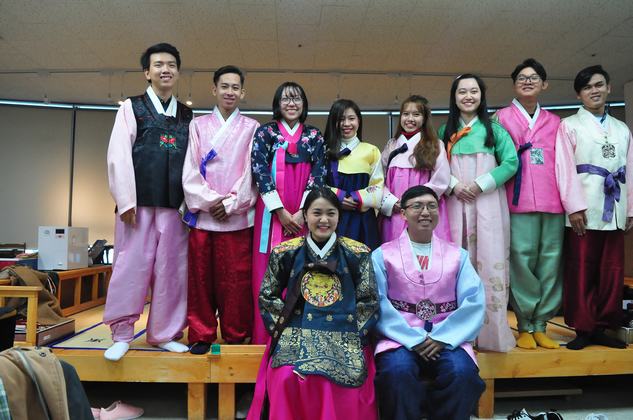 Cùng nhìn lại hành trình học tập tại xứ sở Kim Chi của sinh viên UEF