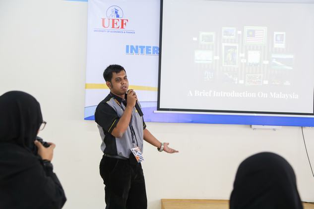 UEFers tiếp tục chào đón những người bạn quốc tế đến từ Malaysia