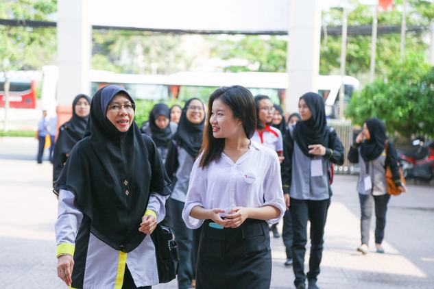 UEFers tiếp tục chào đón những người bạn quốc tế đến từ Malaysia