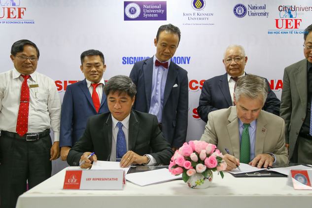 UEF và NUS ký kết hợp tác: Bước tiến mới trên lộ trình đào tạo song ngữ