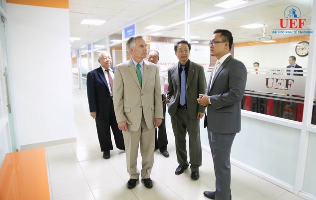 UEF và NUS ký kết hợp tác: Bước tiến mới trên lộ trình đào tạo song ngữ